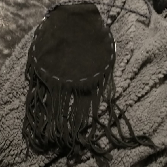 Gifted - Black & White Buck Skin fringed circle bag - Picture 2 of 2